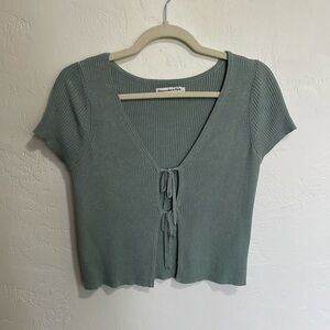 Abercrombie top size small